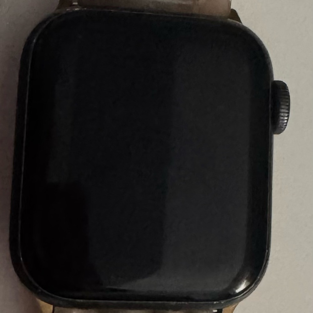Apple iWatch Generation 6 40mm - minor surface scratches as imaged